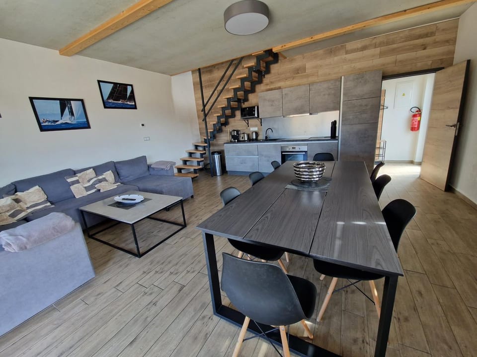Kitchen or kitchenette, Living room, Seating area, Dining area