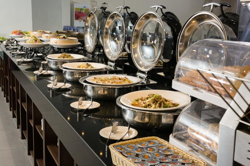 Restaurant/places to eat, Dining area, Food