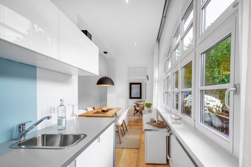 Property building, Kitchen or kitchenette, Living room