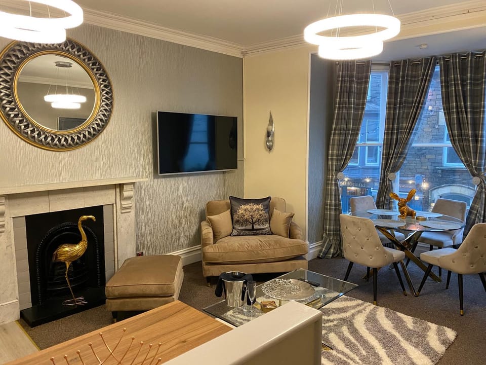 Living room, Dining area