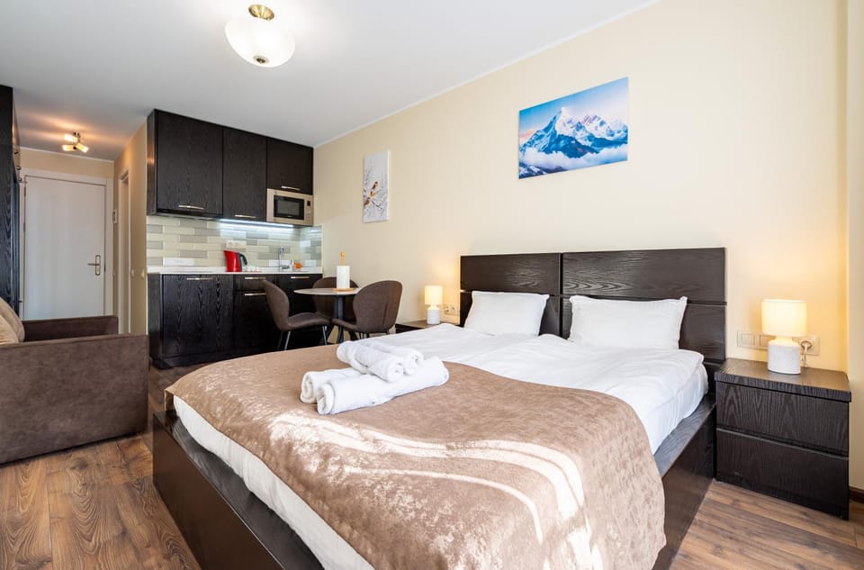 Bed, Kitchen or kitchenette, Bedroom