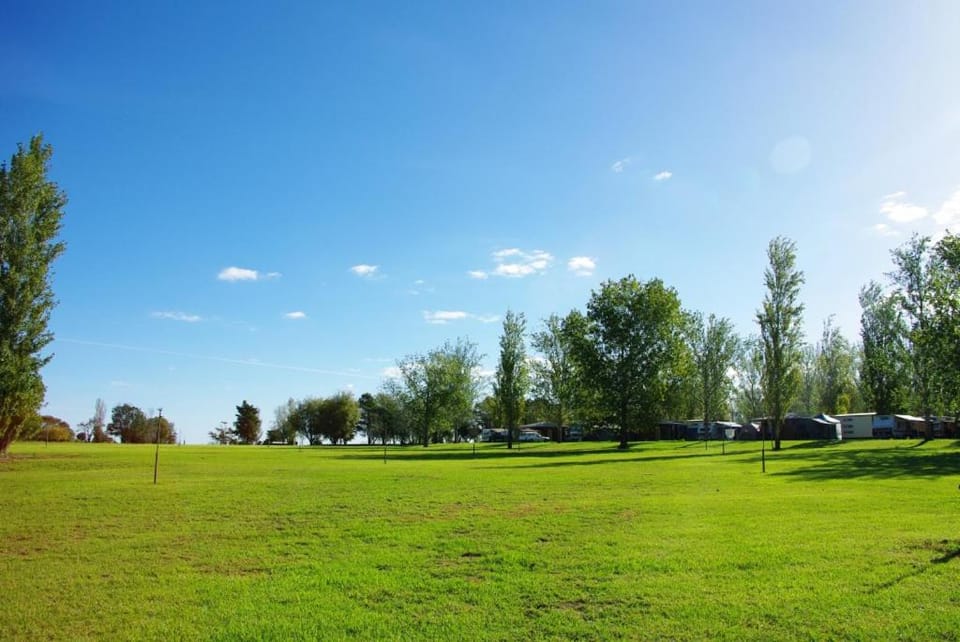 Hilltop Resort Campground/ 
RV Resort in Victoria