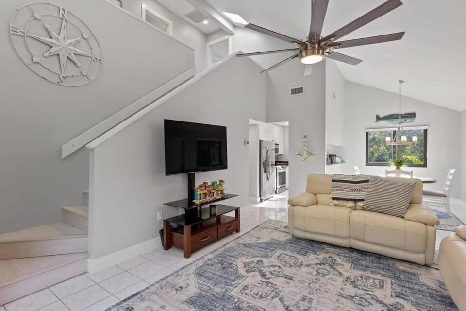 Gorgeous Residence in the Esteemed Sanibel Dunes Community House in Sanibel Island