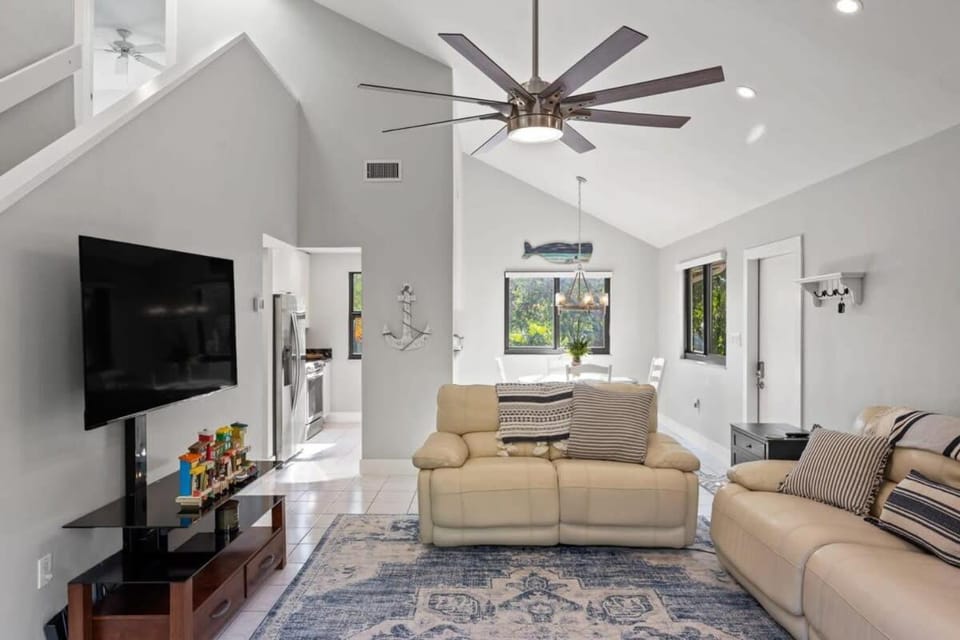 Gorgeous Residence in the Esteemed Sanibel Dunes Community House in Sanibel Island