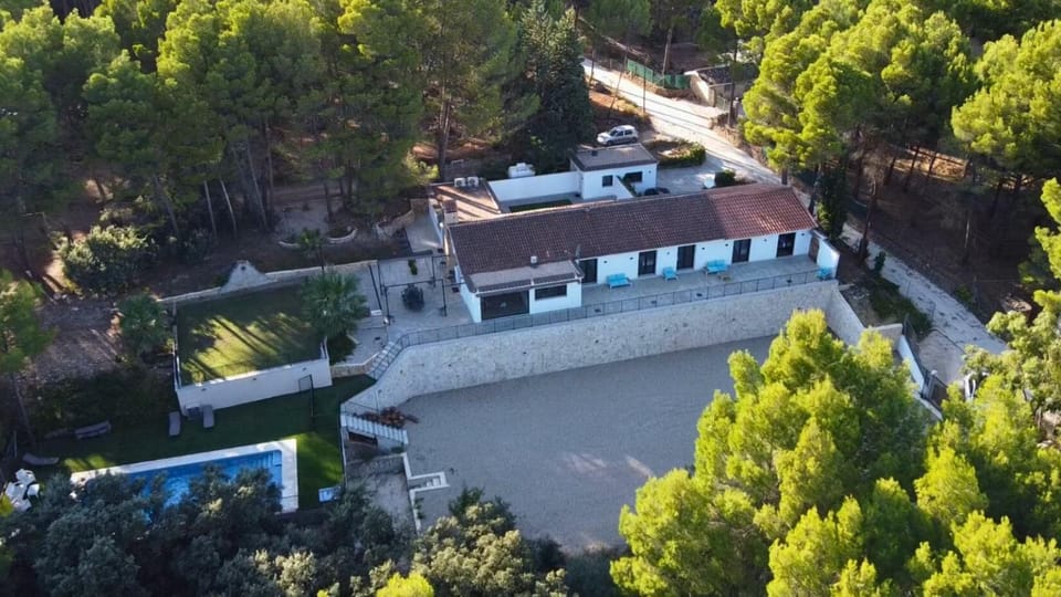 Property building, Nearby landmark, Natural landscape, Bird's eye view, Parking, internet, internet, internet, pet friendly