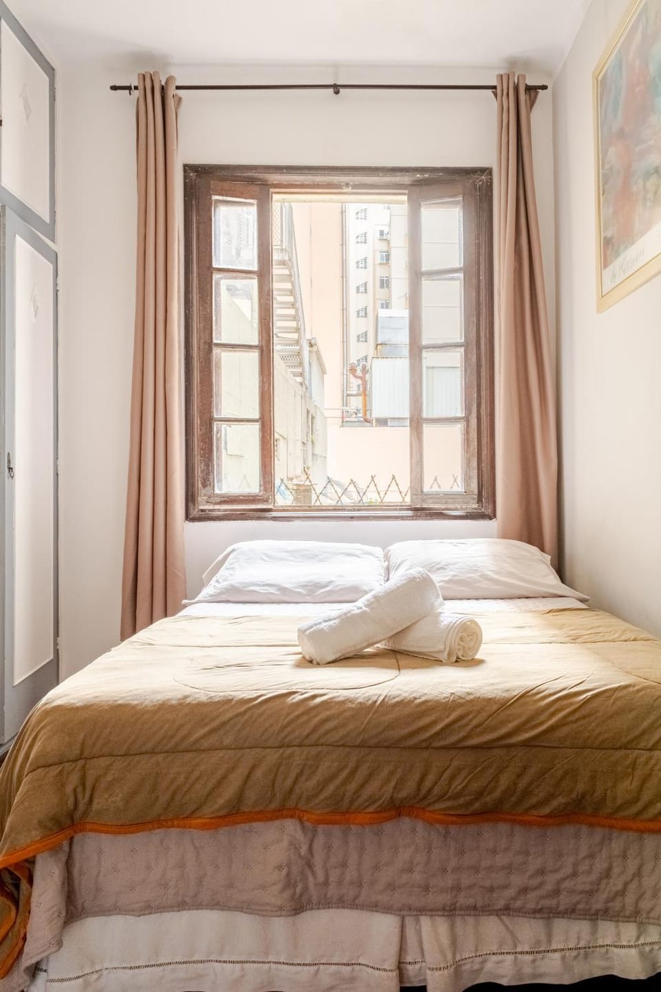 Bedroom, towels, towels, wardrobe