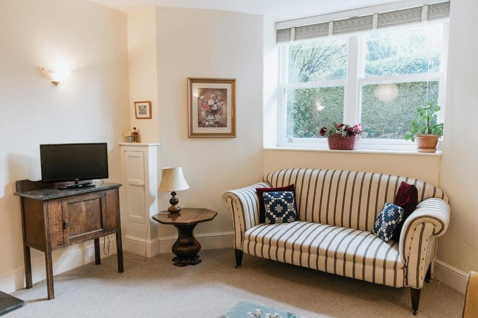 Communal lounge/ TV room, TV and multimedia, Living room, Lounge or bar, Seating area