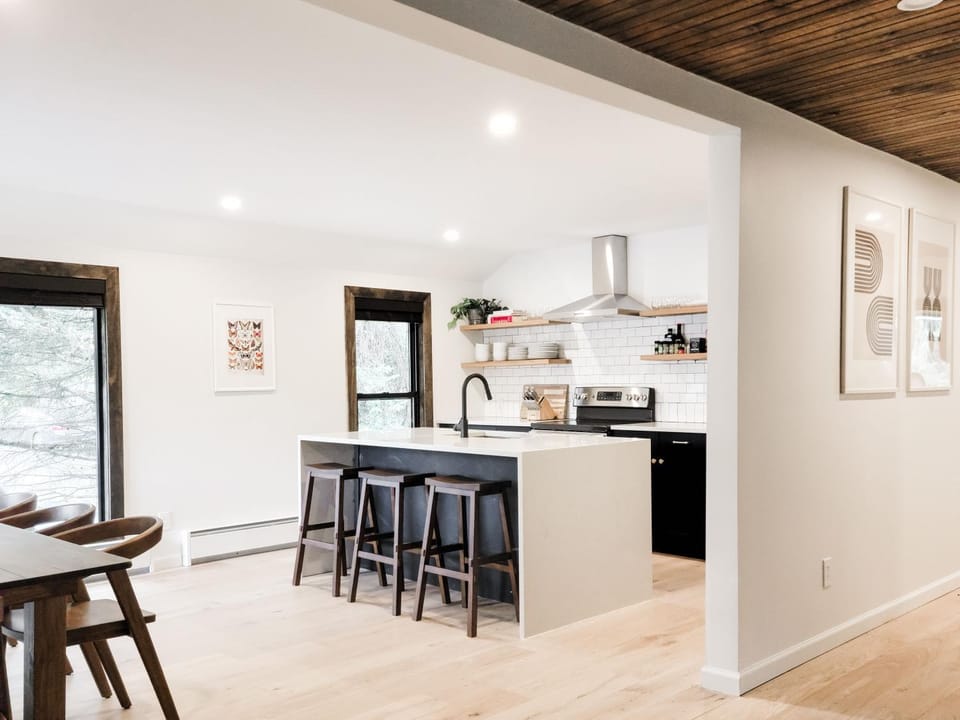 Dining area, kitchen