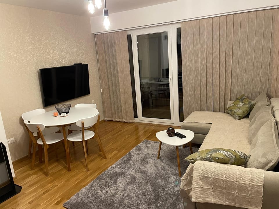 TV and multimedia, Living room, Dining area