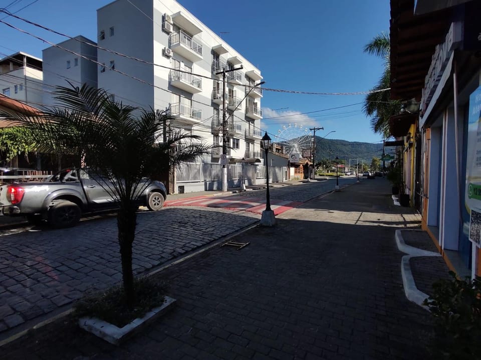 Agito e Sossego na Rua mais Charmosa de Ubatuba pelo GOOGLE Apartment in Ubatuba