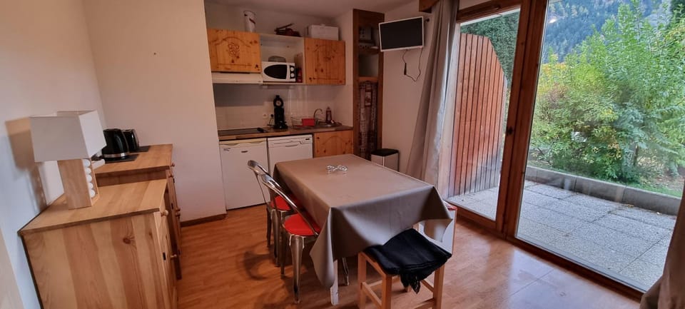 Patio, kitchen