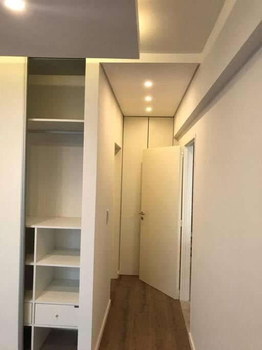 Suite in San Telmo dormitorio en suite con dos baños y balcon a la calle Apartment in Buenos Aires