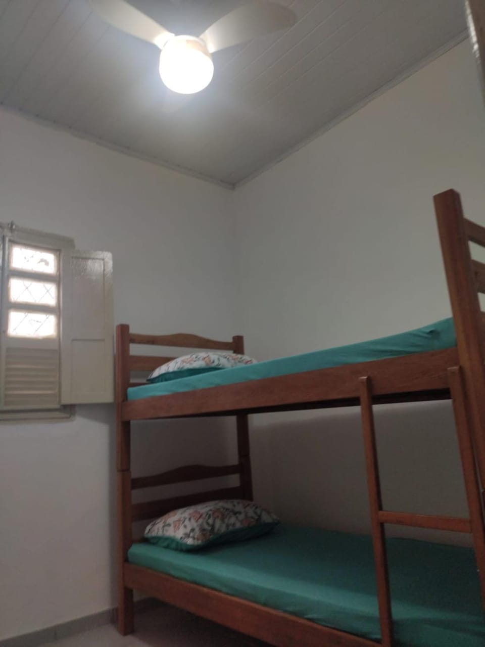 bunk bed, fireplace, locker