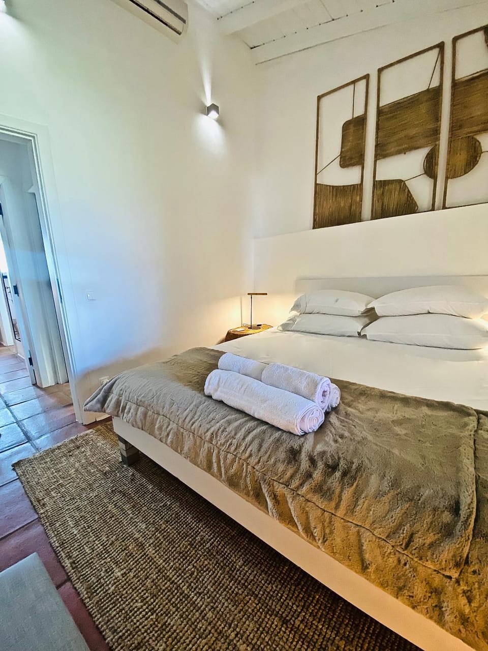 Bed, Photo of the whole room, Bedroom, towels, air conditioner