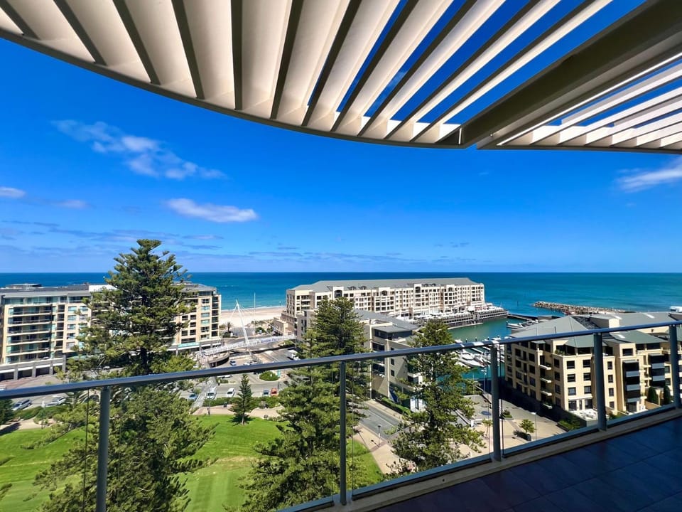 Belle Escapes - Glenelg Skyline Penthouse Apartment in Adelaide