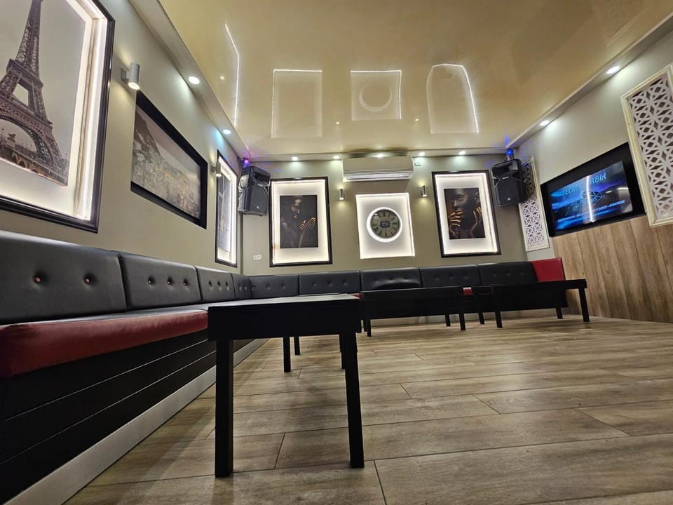 TV and multimedia, Seating area, Evening entertainment