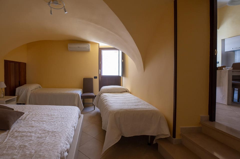 Bed, Bedroom, microwave