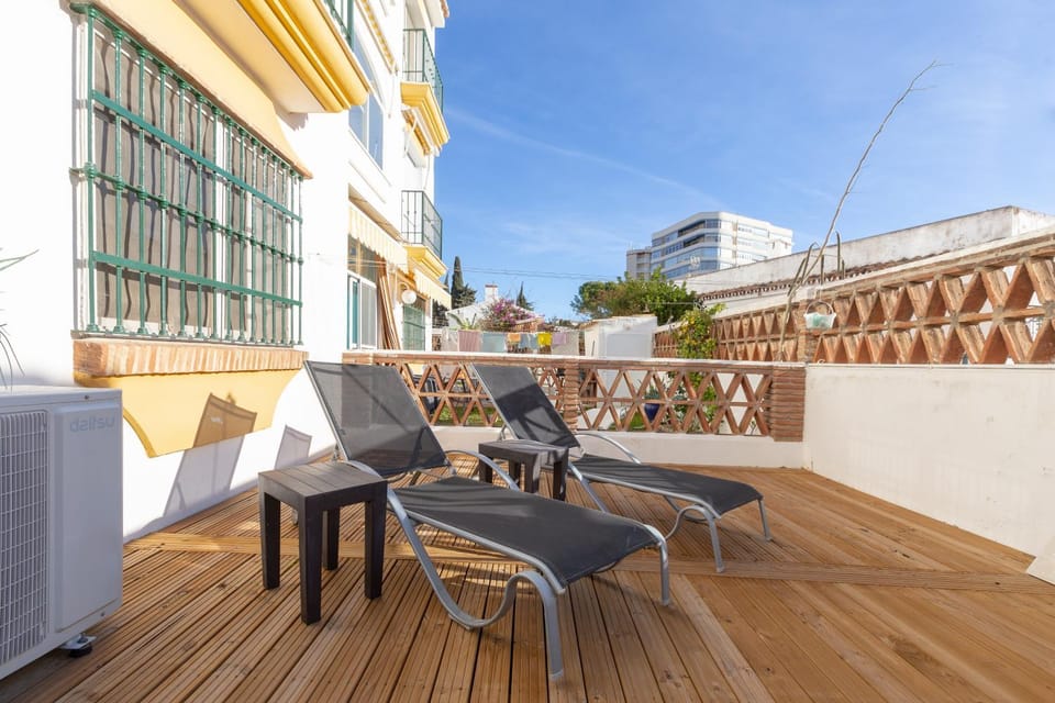 Property building, Balcony/Terrace, Living room