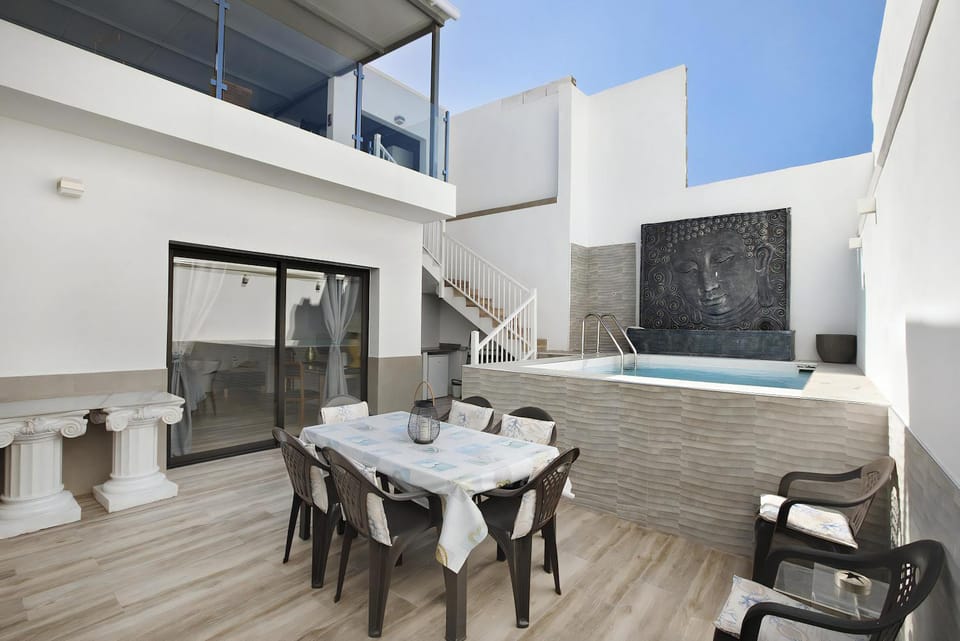 Patio, Pool view, Swimming pool