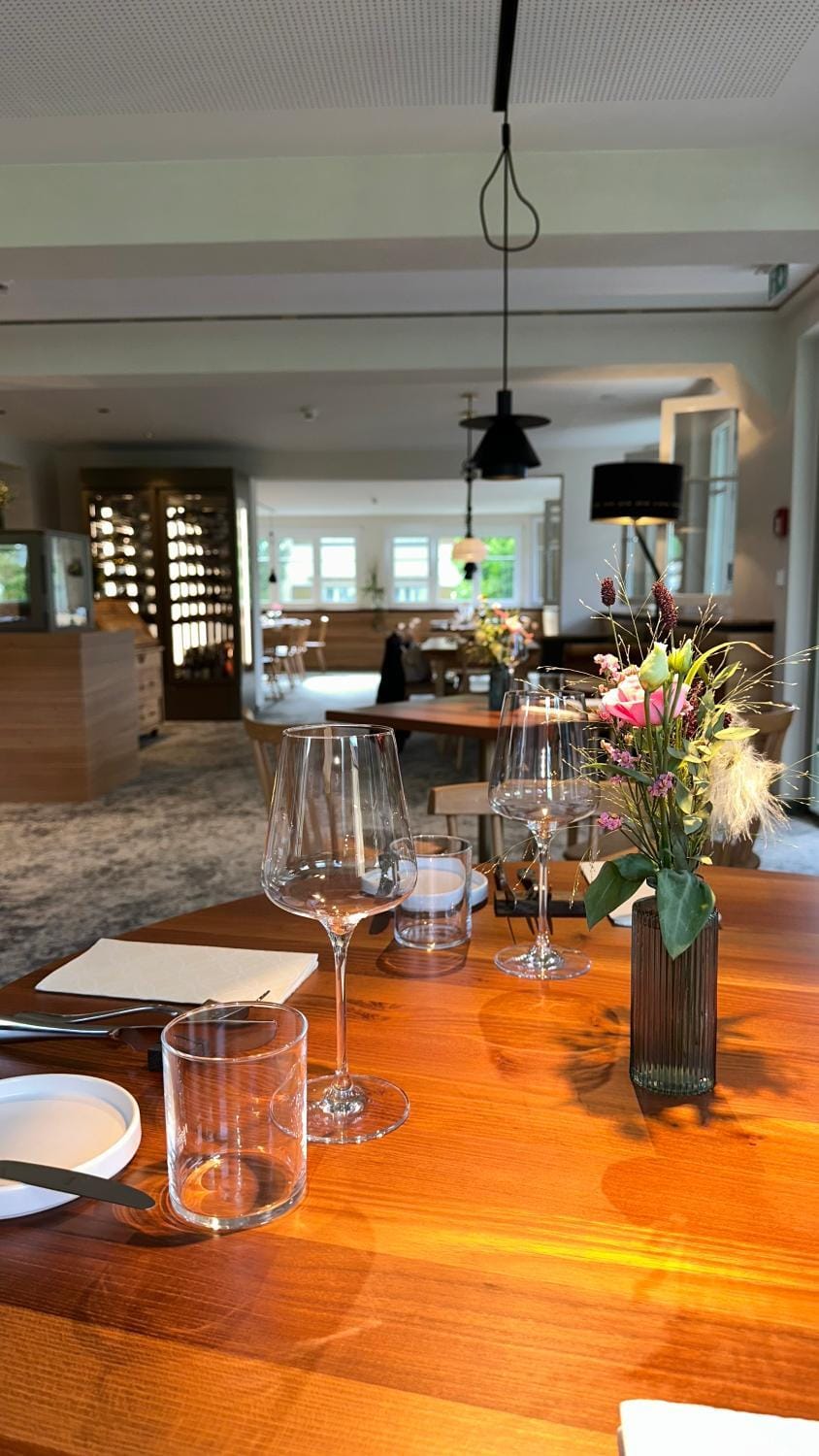 Restaurant/places to eat, Dining area