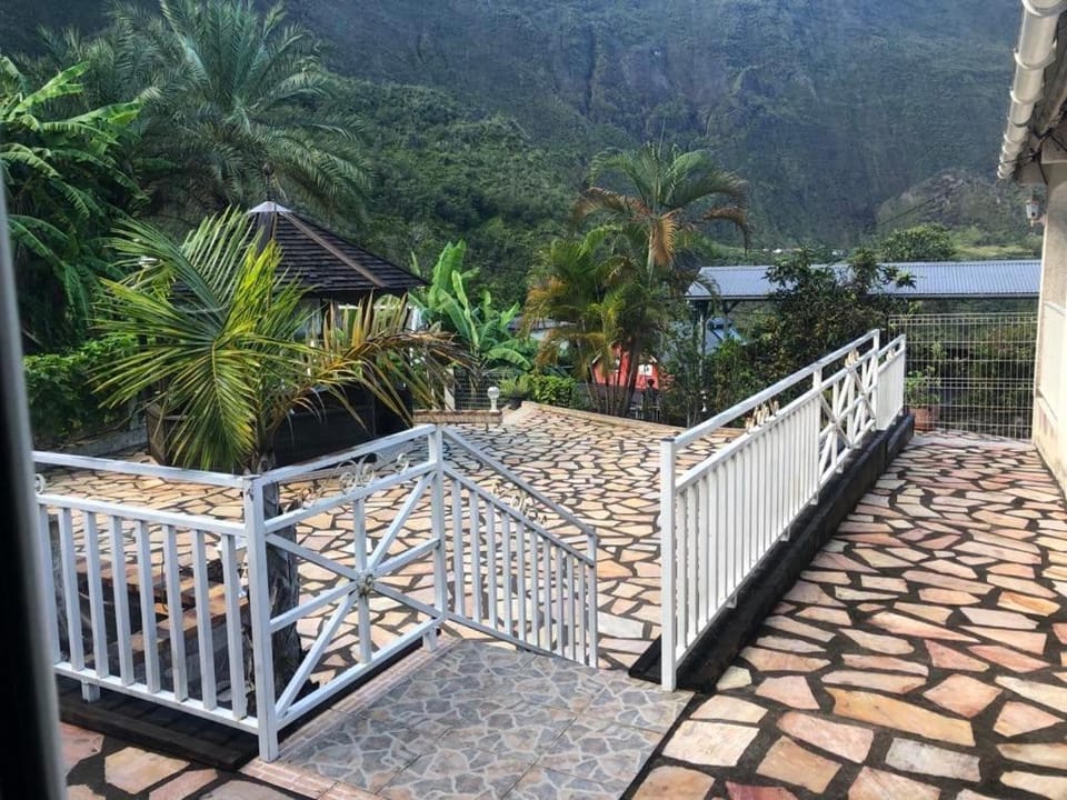 La Villa du Sculpteur Palmiste Rouge Cilaos, maison entière House in Réunion