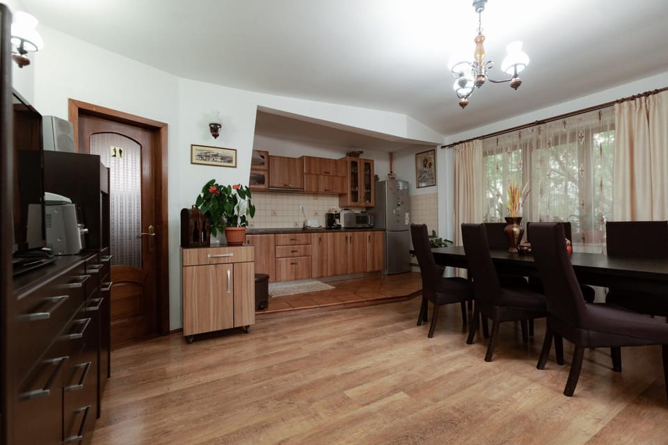 Living room, Seating area, Dining area, Communal kitchen