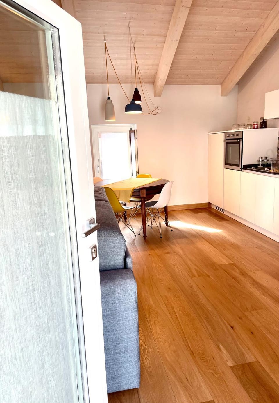 Facade/entrance, kitchen