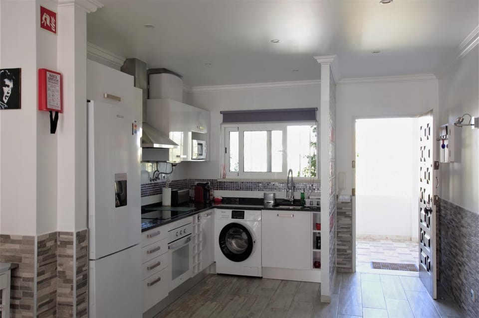 Kitchen or kitchenette, dishwasher, minibar, pet friendly, stove, toaster