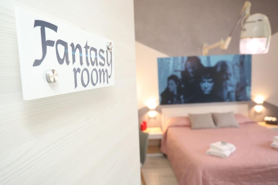 Bed, Photo of the whole room, Bedroom, Text overlay