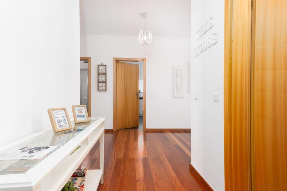 Time House Apartment by LovelyStay Apartment in Caniço