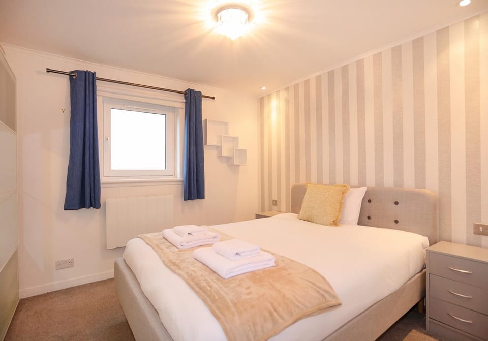 Bed, Decorative detail, Bedroom