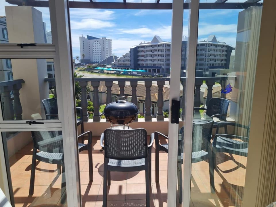 Balcony/Terrace, Street view