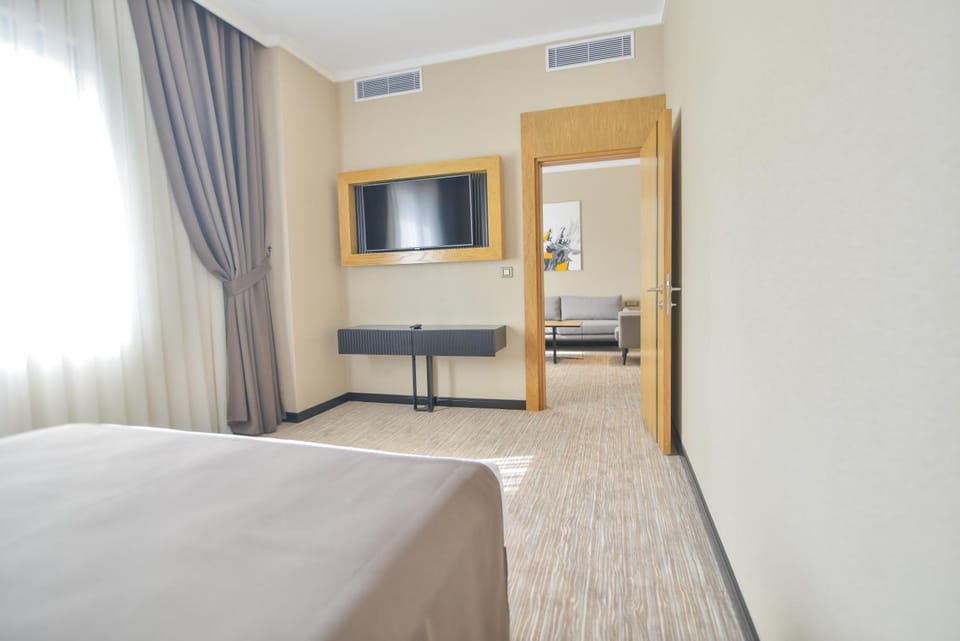 Bed, Photo of the whole room, Bedroom, air conditioner