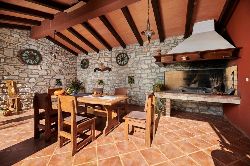 Property building, BBQ facilities, Garden, Balcony/Terrace, Seating area, Dining area
