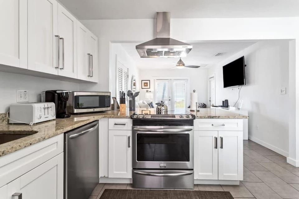 3 Palms Beachfront Cottages House in Indian Rocks Beach