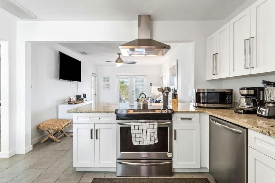 3 Palms Beachfront Cottages House in Indian Rocks Beach