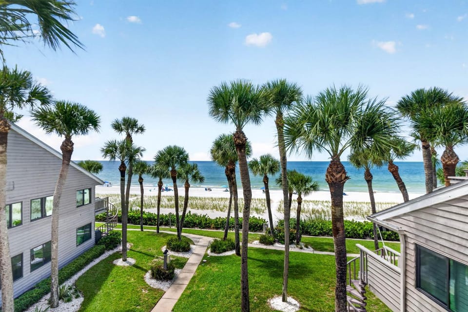 Beachfront Aldea 6 House in Belleair Beach