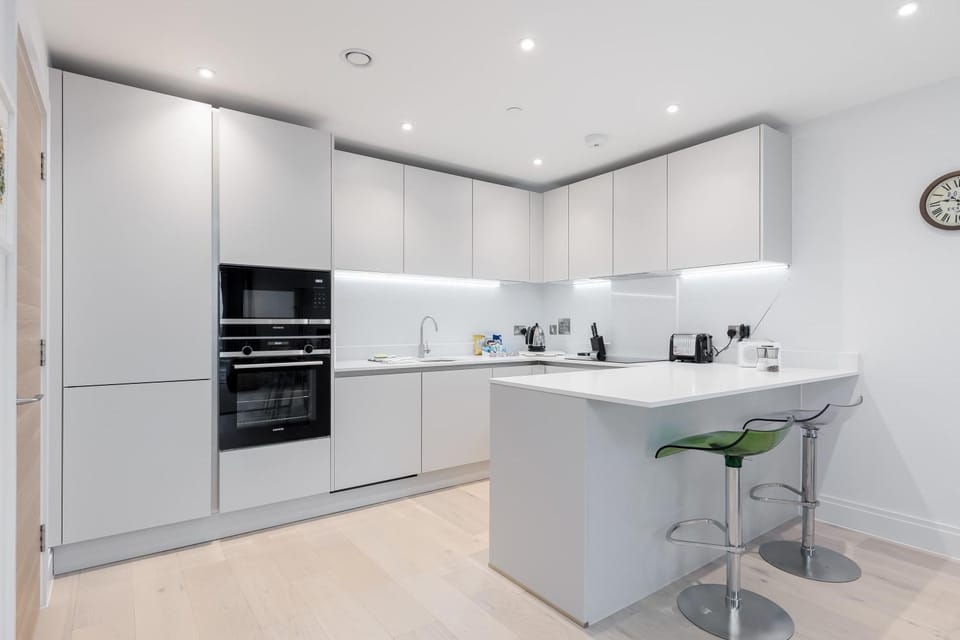 Endless Summer - Spacious Living Space on Poole Quay Apartment in Poole