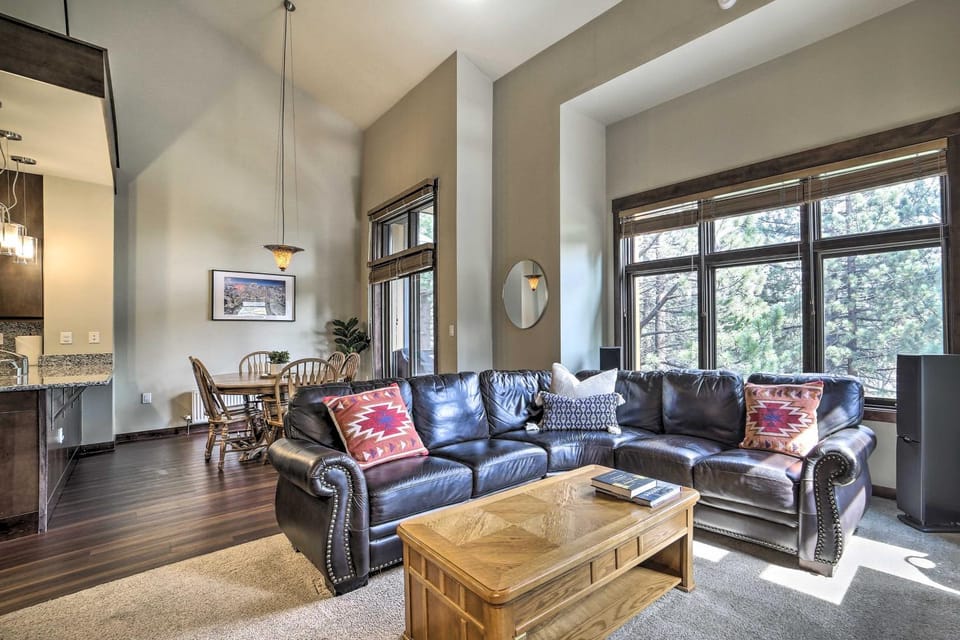 Modern Mammoth Lakes Condo: Ski, Hike, & More! House in Mammoth Lakes