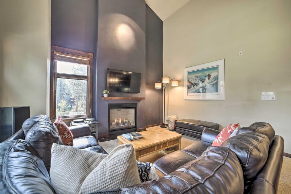 Modern Mammoth Lakes Condo: Ski, Hike, & More! House in Mammoth Lakes