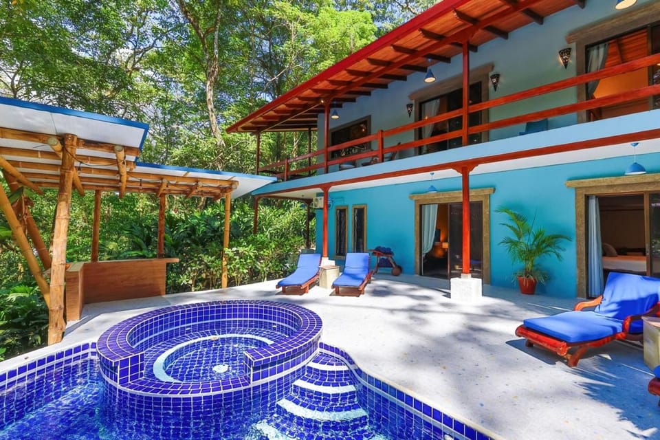 4BR Villa MotMot in w exclusive pool Wifi Ac Villa in Quepos