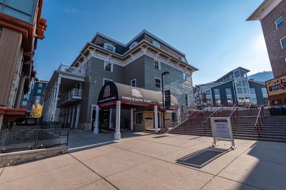 Property building, Location