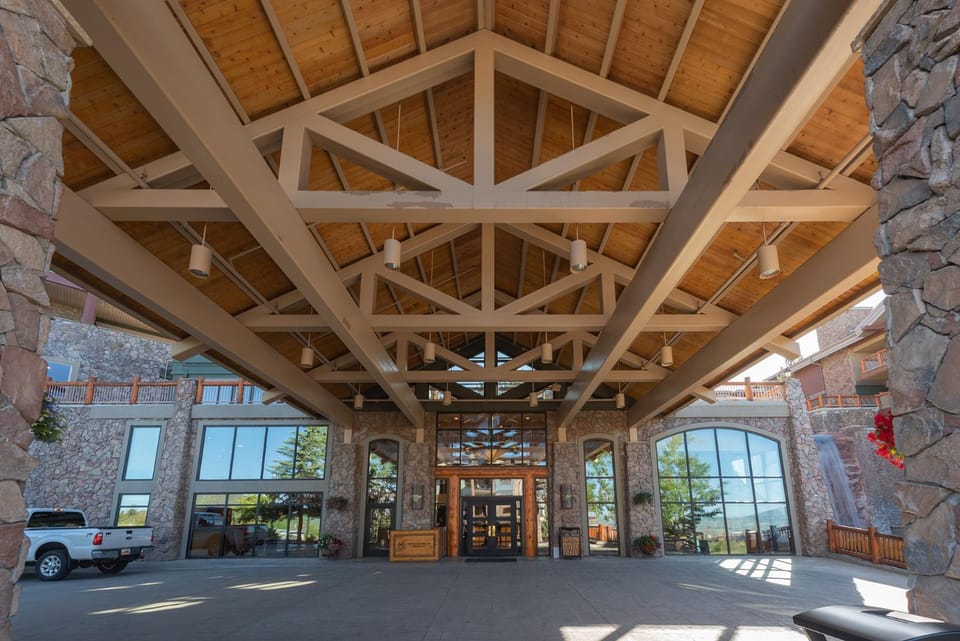 Ski In Ski Out Westgate Penthouse Private Hot Tub, Multiple Pools, Onsite Spa and Restaurant 4800A House in Wasatch County