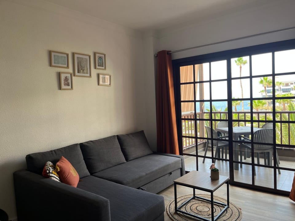 TV and multimedia, Seating area, Sea view, Swimming pool