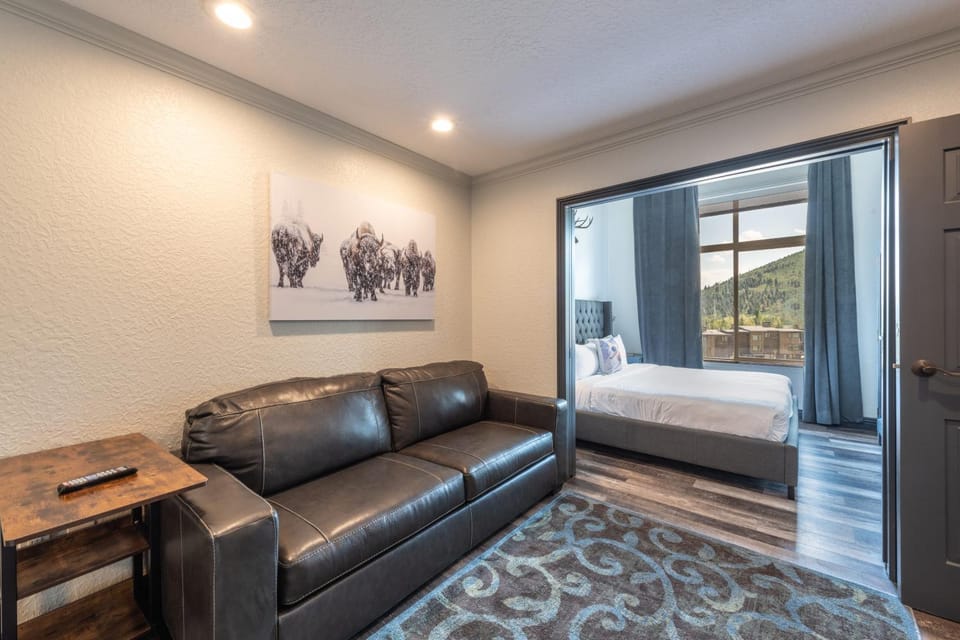 Westgate Park City Differentiated Modern Update Top Floor View Deluxe Studio House in Wasatch County