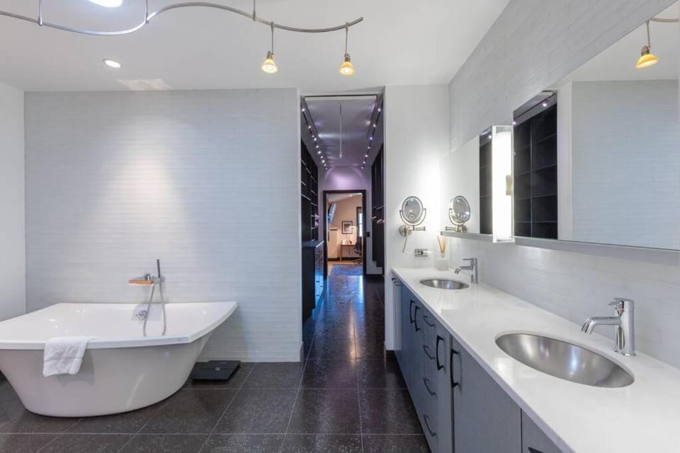 Unrivaled Luxury Penthouse Ski In Ski Out 3 Bed+Den Modern Views Silver Lake Village Deer Valley Apartment in Deer Valley