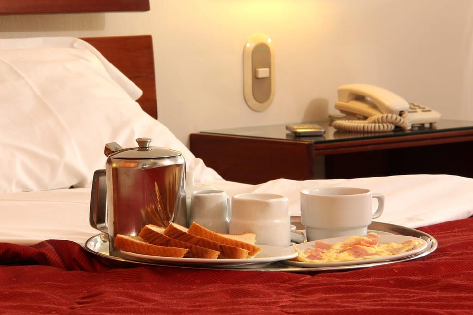 Coffee/tea facilities, Continental breakfast