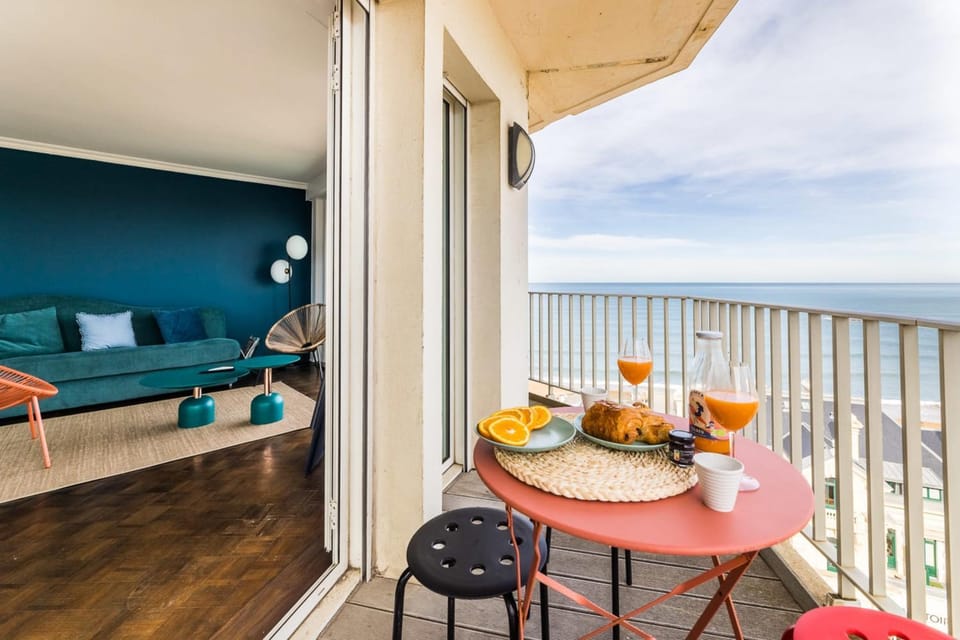 SKY KEYWEEK 2 bedroom sea view apartment in the center of Biarritz Apartment in Biarritz