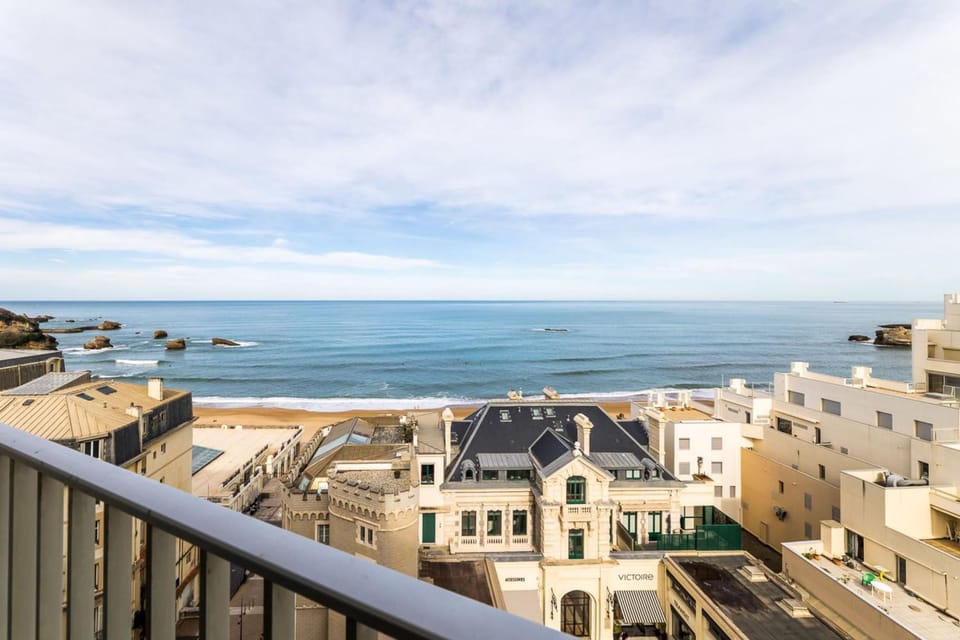 SKY KEYWEEK 2 bedroom sea view apartment in the center of Biarritz Apartment in Biarritz