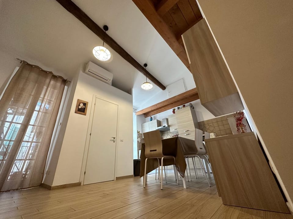 Living room, Dining area, air conditioner